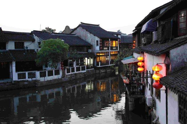 提前吃好年夜饭 放假立马去旅游 错峰吃年夜饭火爆到“一厢难求”