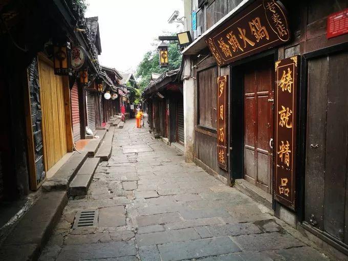 孩子总是弄得乱七八糟，还要让他动手吗？家长可以干预吗？游戏画面